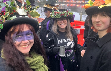 Carshalton Frost Fair, Sat 7 Dec 1-6pm  At Carshalton Ponds, Festival Walk &amp; Honeywood Walk. There's music &amp; dancing galore at our Frost Fair. From Folk music &amp; traditional dancing to brass band, sea shanties &amp; cool jazz.  Tap your toes &amp; sing along to the festive tunes.