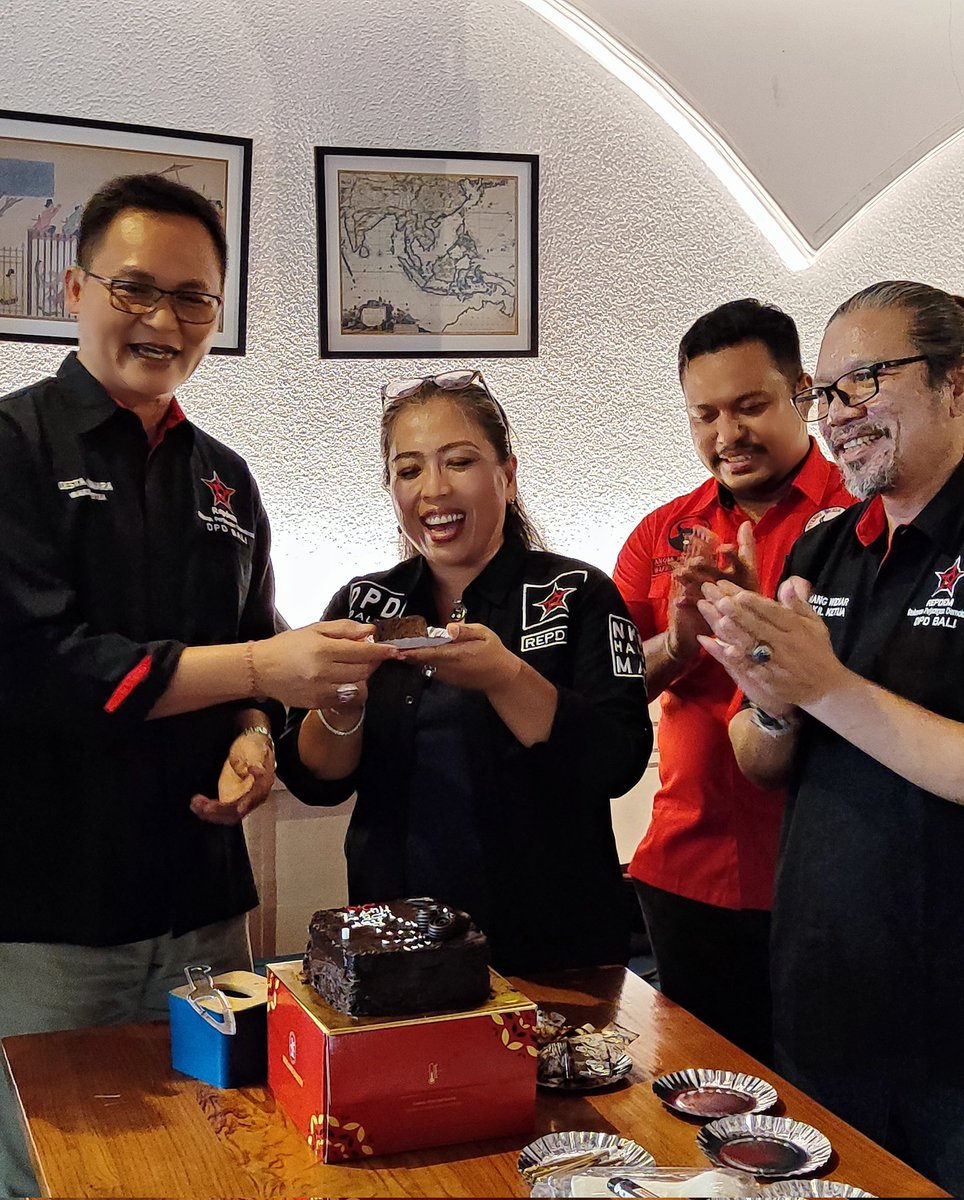 Twillight_Loid's tweet photo. Turut merayakan bersama #Repdem Bali 🎂 https://t.co/ixf99MhmAW