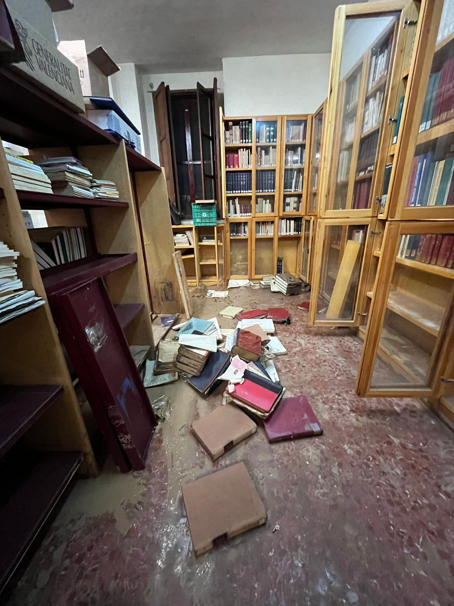 🗣️ACTIVEM DE NOU, LES PETICIONS DE MATERIAL QUE ENS HAN ARRIBAT DE LES SEGÜENTS BIBLIOTEQUES AFECTADES PER LA DANA:

BPM ALGEMESÍ ajudadana.es/solicitudes/81…

BPM ALCUDIA ajudadana.es/solicitudes/81…

Continúa llegint el llistat 👇