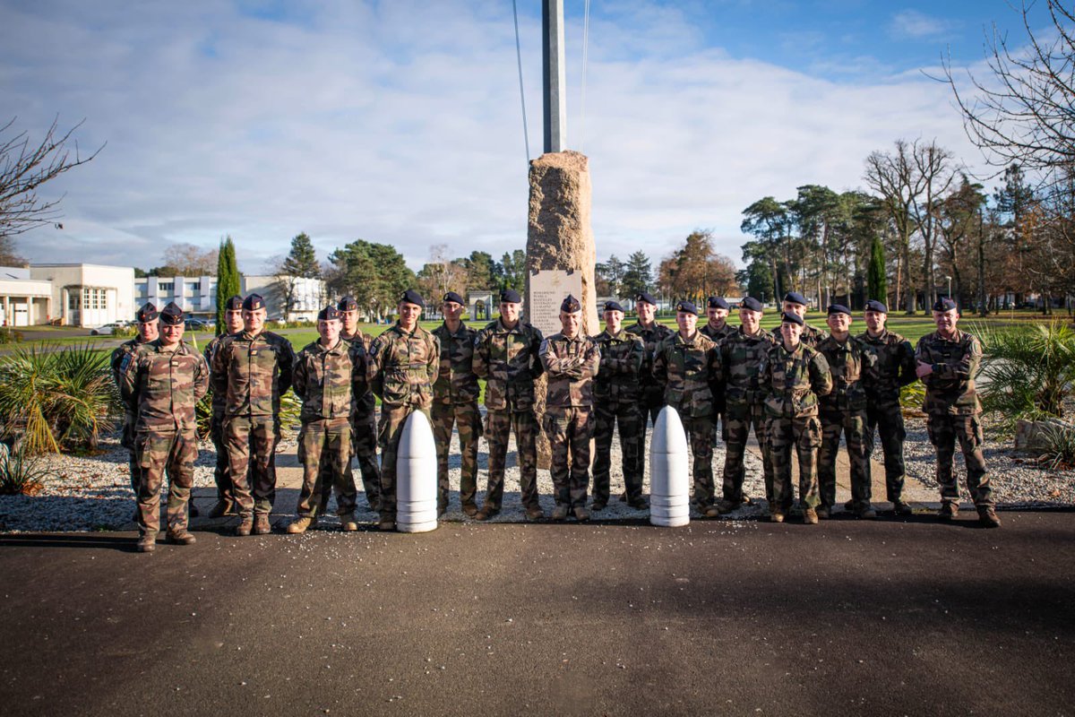 2eRIMa's tweet image. Nous avons eu le plaisir d’accueillir les jeunes élèves sous-officiers de la nouvelle Ecole de la #9eBIMa pour leur faire découvrir le régiment du Vaisseau. Bon courage à eux pour cette année de formation dense mais exaltante et à très bientôt pour les meilleurs d’entre eux 😉!