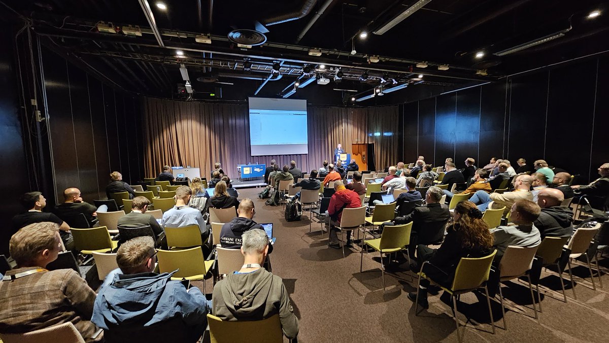 vladcatrinescu's tweet image. Listening to the amazing @HabibMankal talk about #MicrosoftTeams at #ESPC24