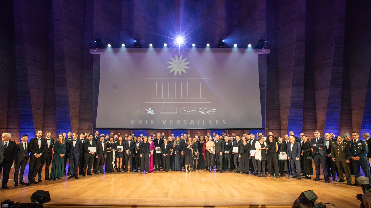 Félicitations à #Citynove, foncière du Groupe Galeries Lafayette, lauréat du #PrixVersailles2024 "Emporiums - mention Extérieur" pour les Nouvelles Galeries Annecy, repensées avec #ManuelleGautrand. 🏆✨ Une belle réinvention, entre ancrage local et innovation !