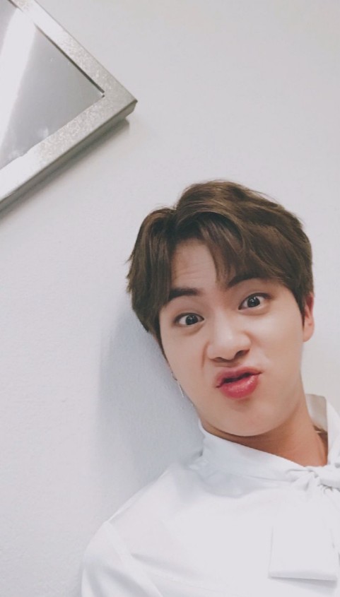 Adarikaaa_21's tweet photo. Happiest birthday my love, thank you for being such an amazing person. I hope you enjoy your day today, be healthy always and take care always. Again Saengil chuka hamnida and Saranghaeee Seokjinnaaaa. 🎉🐹💜

#Jin #SEOKJIN #KimSeokjin #JINDAY https://t.co/jrzHRnOo6B