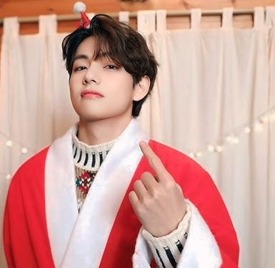 AboutMusicYT's tweet photo. Taehyung and Bing Crosby have released White Christmas, out now! https://t.co/LWMmSFxpKY