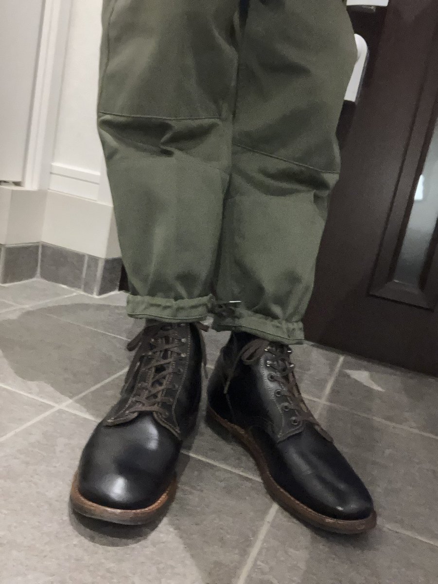 wAcN39rRbO4olXW's tweet image. 今まで細身のパンツを愛用してきました故にコイツは僕的にはふっといパンツなんでどうして慣れません
一日中履いて歩いたけどしっくりこないな
ちゃんと履けてんのかコレ？？

#M65 
#redwing9060