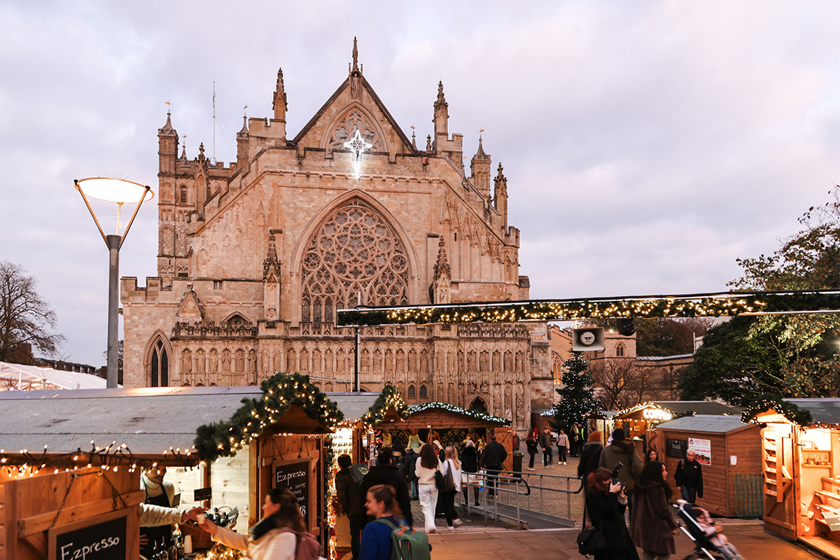 ExeXmasMarket's tweet photo. Visiting #ExeterCathedralChristmasMarket? Why not take the opportunity to visit one of Europe’s great cathedrals? This festive season, #ExeterCathedral has a whole calendar of concerts, special events, services and more. Discover more festive events at https://t.co/Ci7B5NQwQd https://t.co/bfYMfLnbPQ