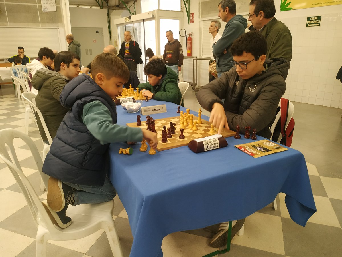 ClubCibeles's tweet photo. Inmejorable actuación del Club de Ajedrez Cibeles de Mérida en el I Circuito Provincial de Torneos de Ajedrez de la Diputación de Badajoz.
A falta de la publicación oficial, nos informan que @ClubCibeles  se ha alzado con el título en las categorías de Equipos, Absoluto y Senior. https://t.co/8dOJr6gdkh