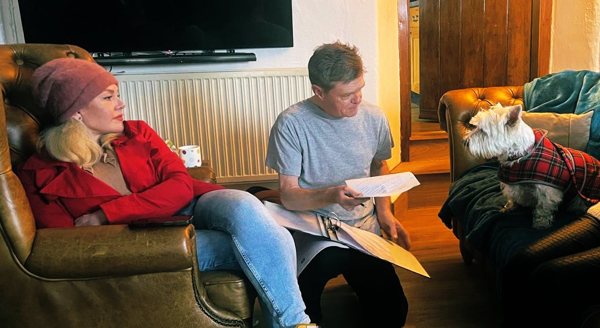 IanDtheActor's tweet image. Me &amp;amp; the amazing @PamelaMayoss going through the scene with Angus. He’s looking for his motivation. 🤷‍♂️ #Talking Rubbish #comedy #shortfilm #dogsofX #actors