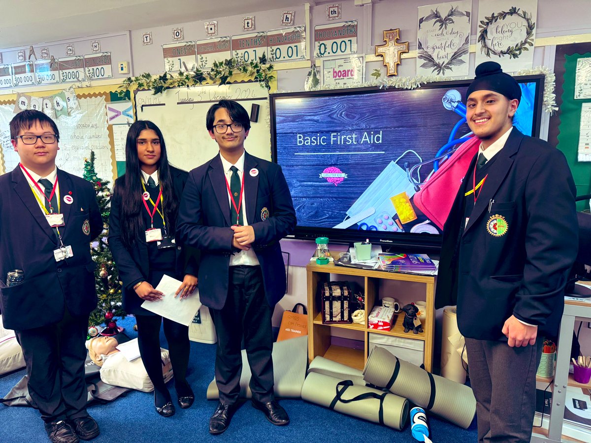 QMGS_CYM's tweet image. CYM Physical Health Team visited our local primary school,St Mary’s Mount.The class of Year 5’s learnt emergency life skills during the Basic First Aid workshop. Today’s session was delivered by Junze,Suleman,Kiera & supported by Sub Team Leader;Harman (All First Aid ⛑️ trained!)