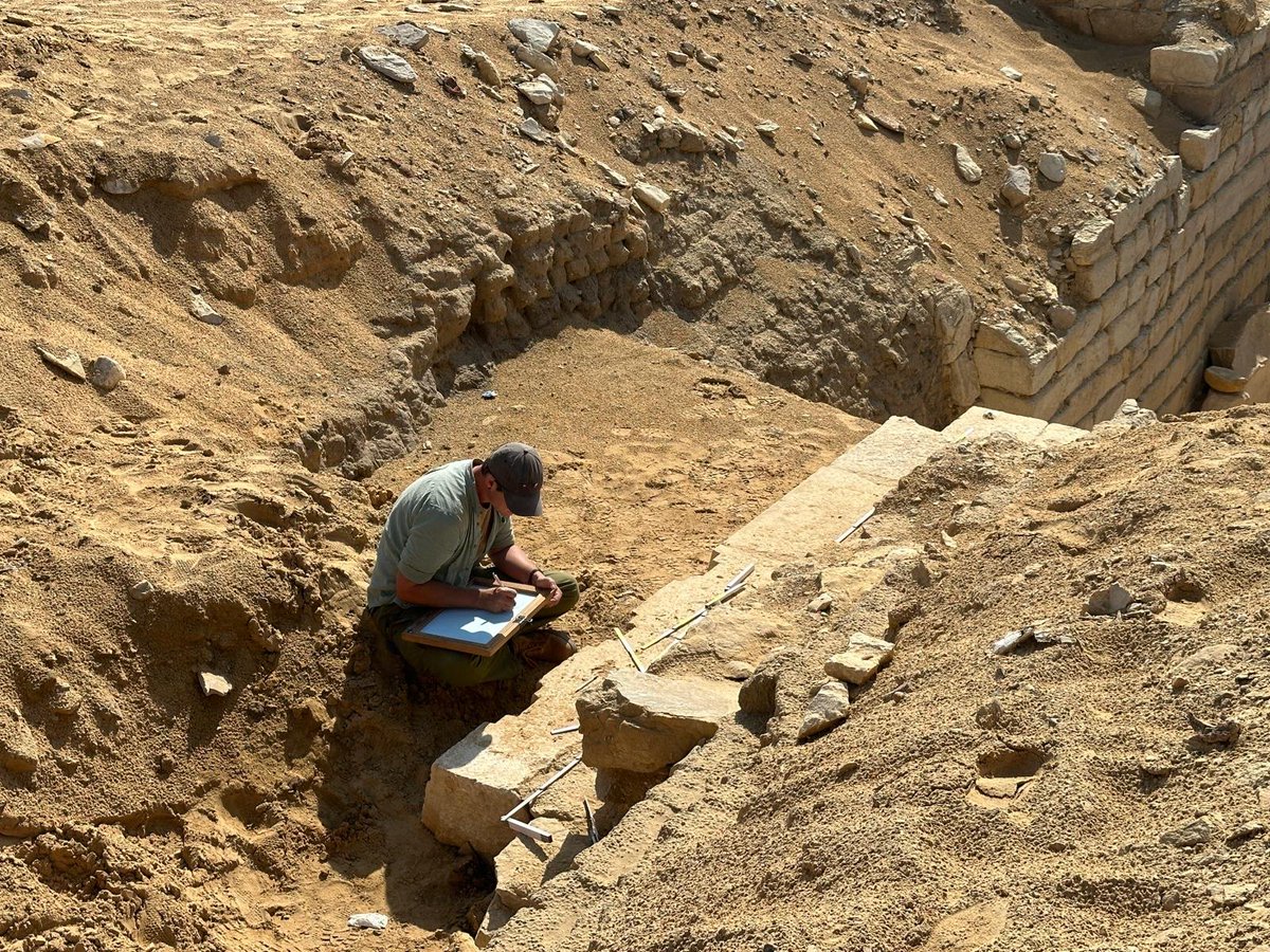 Drawing walls in 1:50 scale is all fun and games untill you hit the mudbrick core of a mastaba.