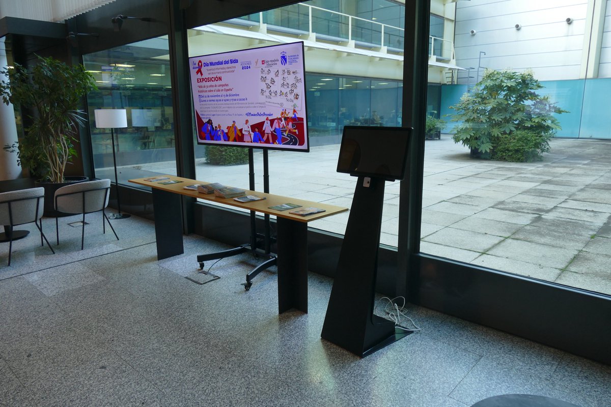 InternetKioskos's tweet photo. El #AyuntamientodeFuenlabrada inicia la campaña de información del nuevo #impuestodebasuras y para ello ha instalado #kioskosdigitales en varios centros municipales,facilitando así el acceso de los vecinos del municipio. https://t.co/BYlJfYk9PD