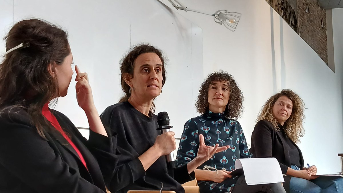 <a href="/TaniaSordoRuz/">Tania Sordo Ruz</a> 3⃣ Virginia Gil: "Hemos observado en nuestras investigaciones cómo el juzgado es un sitio hostil para las mujeres. No está garantizada la separación entre agresor y víctima..." En la presentación <a href="/ovim_es/">OVIM</a> organizada por Aspacia <a href="/AIETIcomunica/">AIETI</a> <a href="/almenafeminista/">Almena Feminista</a> <a href="/HeliaDones/">Hèlia</a> <a href="/C1600s/">Colectiva 1600s</a>