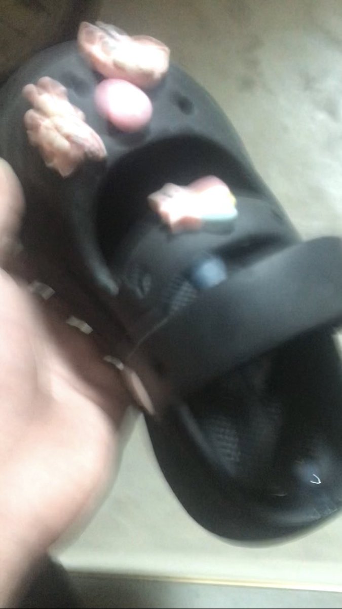 #扫楼 #射鞋 #女童 #扫楼打胶 
下午趁没人在家直接打，到时候小妹妹踩着我的精液出门