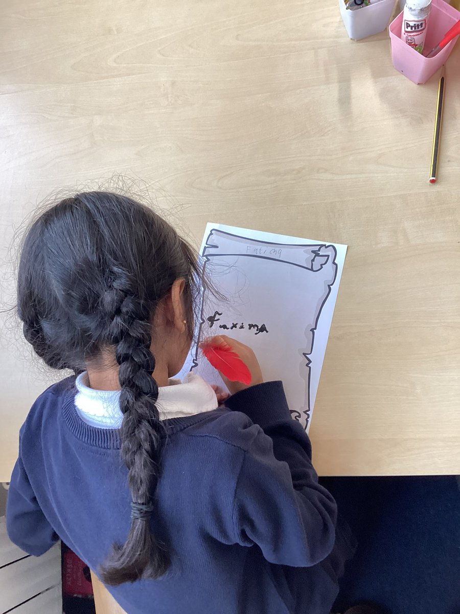 MontyAcademy's tweet photo. Year 2 using quill pen in history @BEPvoice @BirminghamEdu @misschilvers @MissFisher21 @mrs_pointon1 @MissThompsonEd @RSparkes114 @MrsFNisar https://t.co/HZeXNgJIPW