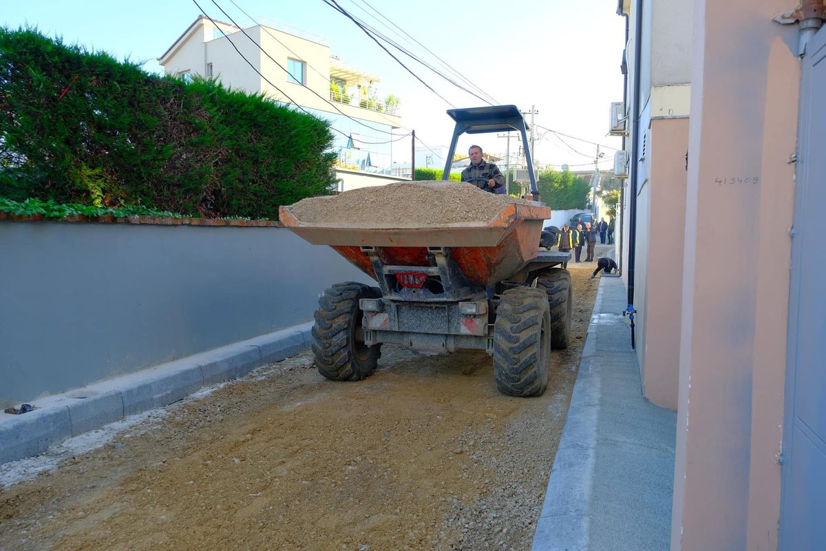 Nga zona 📍 e “Treshit” te “Fresku” dhe çdo cep tjetër i Tiranës – urbanizimi po bëhet realitet! ✨ Rrugë të reja 🚏, ndriçim LED 💡, dhe kushte dinjitoze për të gjithë. 👌🏻✅