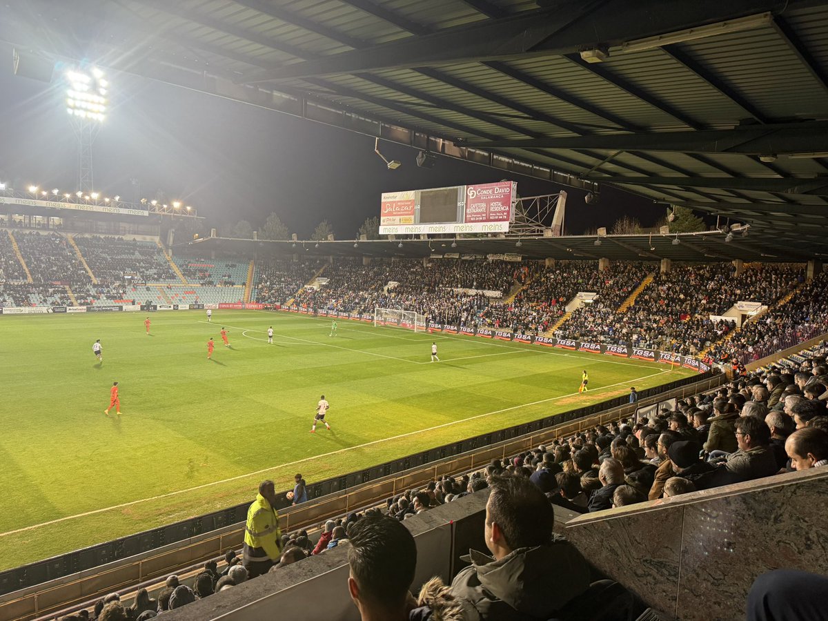 basiliogrande's tweet photo. Buen jamón, amigos, ambiente magnífico en el templo del fútbol salmantino, el resultado es lo de menos. Seguimos!!!@SalamancaCFUDS @jamonesaljomar #salamancaesdelaunion https://t.co/vMxSRIY6io