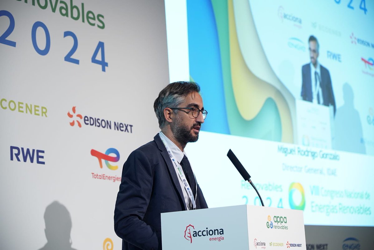 🗣️ "2025 puede ser el año en el que la eólica 🌬️ y la fotovoltaica ☀️ lideren por partida doble el ranking de generación eléctrica en España 🇪🇸"

<a href="/MiguelRodrigo78/">Miguel Rodrigo</a>, director general del #IDAE, en la inauguración del Congreso #Renovables2024 organizado por <a href="/APPA_Renovables/">APPA Renovables</a>