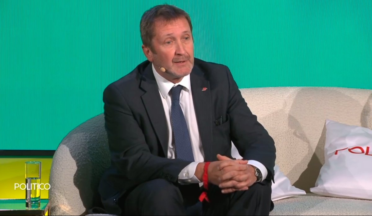 Geopost_news's tweet photo. #Live from @PoliticoEurope
-Keeping the EU’s transport emissions targets alive-
“By 2030 we will have reduced our overall emissions by 43%.”
-Yves Delmas CEO Geopost
#logistics #mobility #parceldelivery #sustainability #POLITICOSustainableWeek
@LivePOLITICO https://t.co/mMiUpSxrc1