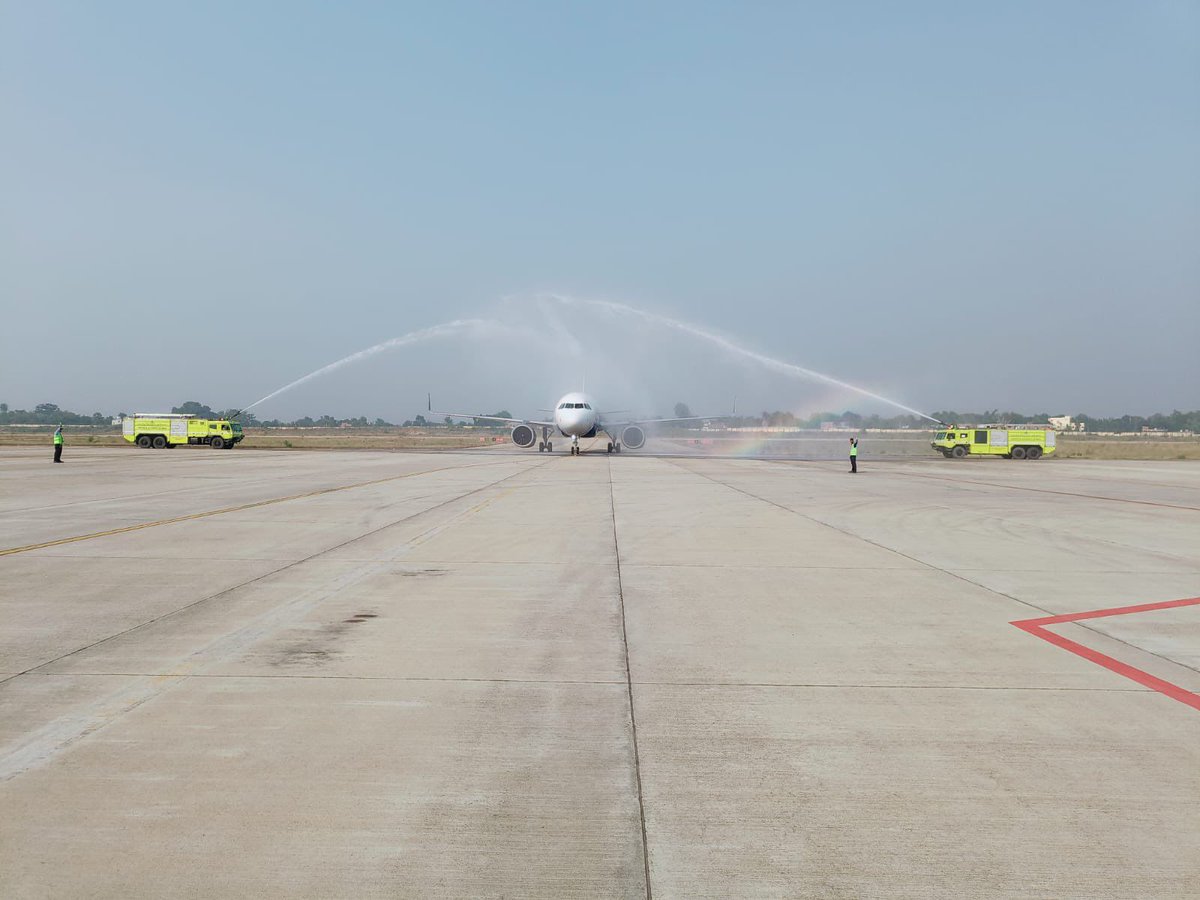 AAI_Official's tweet image. #AAI’s sincere efforts in enhancing the nation’s #FlightConnectivity shine with the inauguration of #NewFlight routes. The Hon'ble Union Minister for #CivilAviation, Sh. @RamMNK ji alongside Hon’ble MP, Sh. @nishikant_dubey ji recently inaugurated the first-ever direct flight