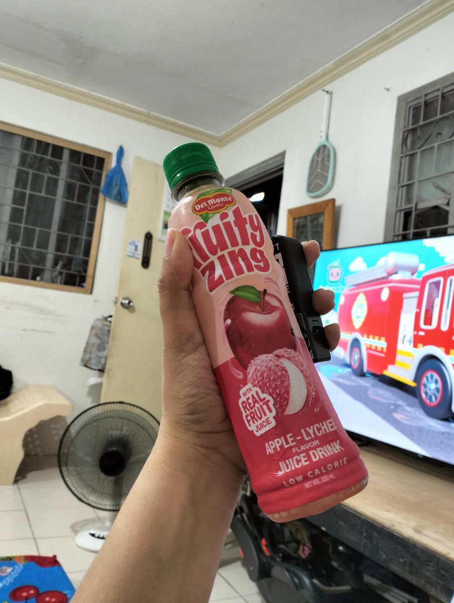 JessyNarcelles's tweet photo. @kolettemadelo Made me buy Del Monte Fruity Zing Apple Lychee <3 @DelMonteFresh 

Araw araw na ata ito bebe kwah!! https://t.co/udKGHiRDlm