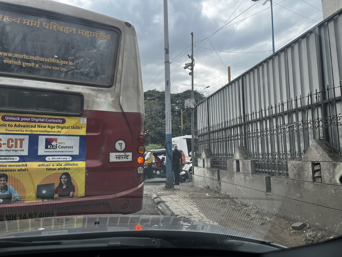 rahulgodbole's tweet photo. @PuneCityTraffic 

Golibar Maidan what an excellent traffic management. Wow hats off 
No traffic warden no traffic cameras awesome. Everybody comes from everywhere https://t.co/imiP4YFXGs