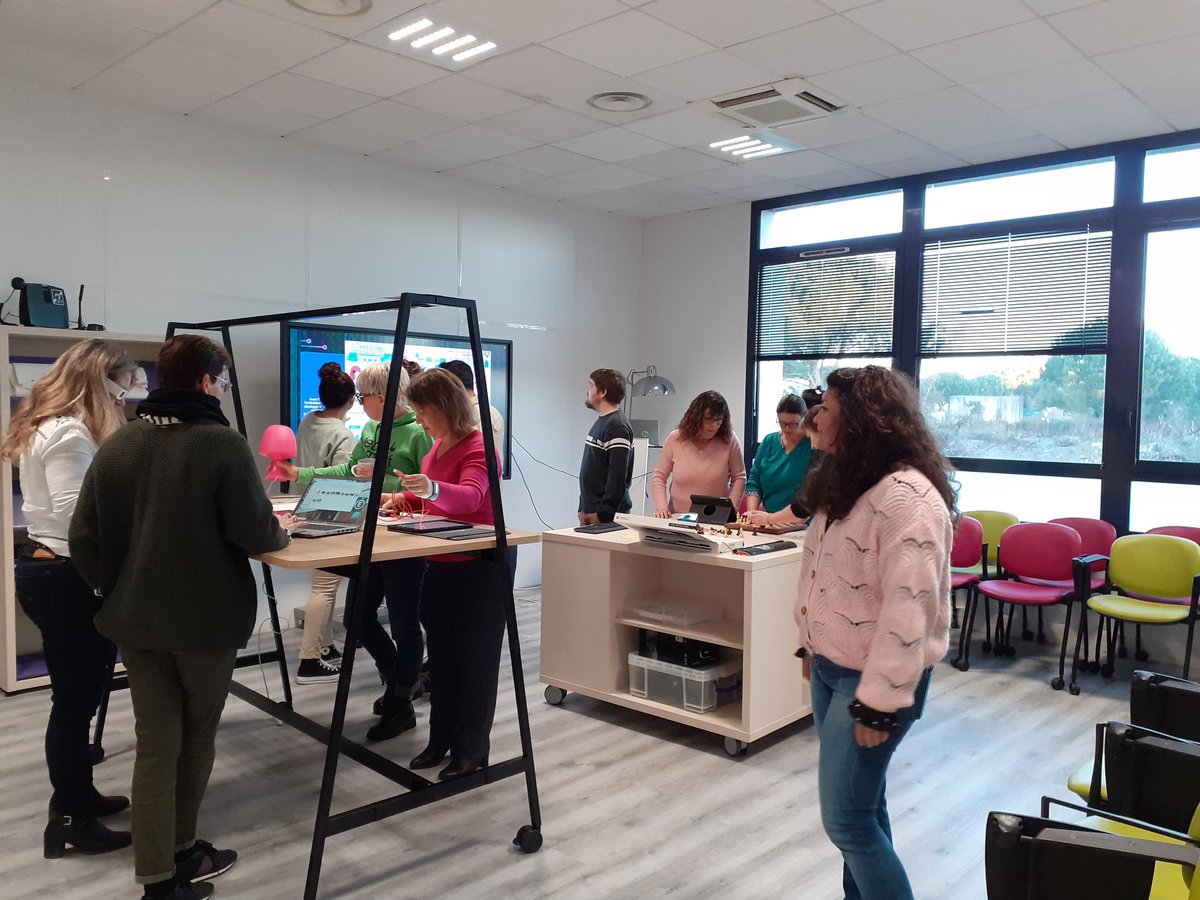 DUPUY Frédéric (@dupuyfrdric1) on Twitter photo Tout nouveau ! #escape spécial #IA lors de la journée 2 consacrée à "Concevoir et animer un escape game pédagogique-niveau 2", pour <a href="/capmetiers/">Cap Métiers Nouvelle-Aquitaine</a>. Formation à l'atelier <a href="/reseau_canope/">Réseau Canopé</a> de Gironde, avec <a href="/adelinebenezet/">Adeline Benezet Chipy</a> en co-animation. Un excellent moyen de mêler les 2 univers ! Tout nouveau ! #escape spécial #IA lors de la journée 2 consacrée à "Concevoir et animer un escape game pédagogique-niveau 2", pour <a href="/capmetiers/">Cap Métiers Nouvelle-Aquitaine</a>. Formation à l'atelier <a href="/reseau_canope/">Réseau Canopé</a> de Gironde, avec <a href="/adelinebenezet/">Adeline Benezet Chipy</a> en co-animation. Un excellent moyen de mêler les 2 univers !