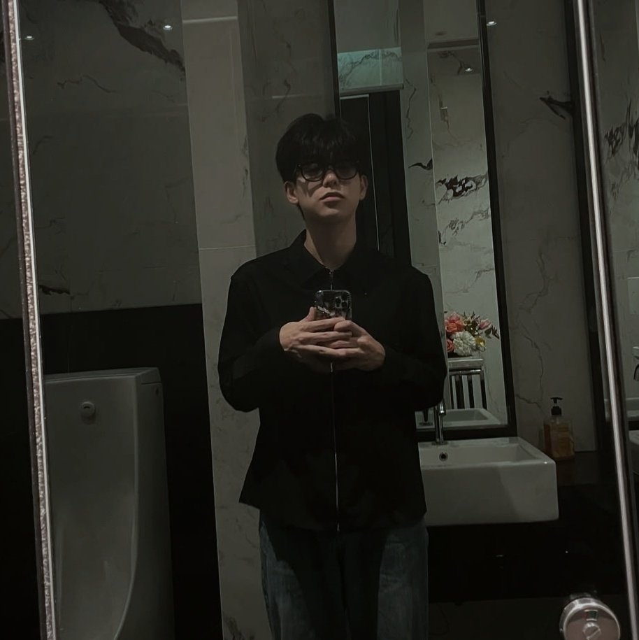 km0607_'s tweet image. 𝙠𝙧𝙞𝙩 ; #krmjtc