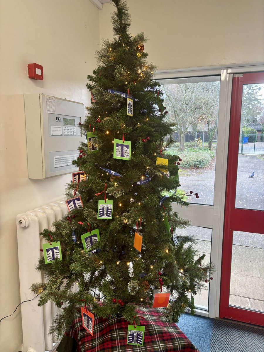 TollgateHead's tweet photo. Our #TeamTollgate Christmas tree. @UnitySchoolsP @UnitySPDW https://t.co/ysSRukXLR2