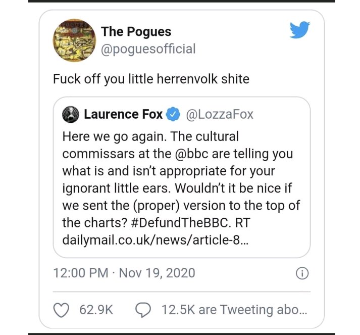 danger2bananas's tweet image. Let us again remind ourselves and celebrate when @poguesofficial destroyed @LozzaFox in six glorious words and it would be shame to remind him of it #fairytaleofnewyork