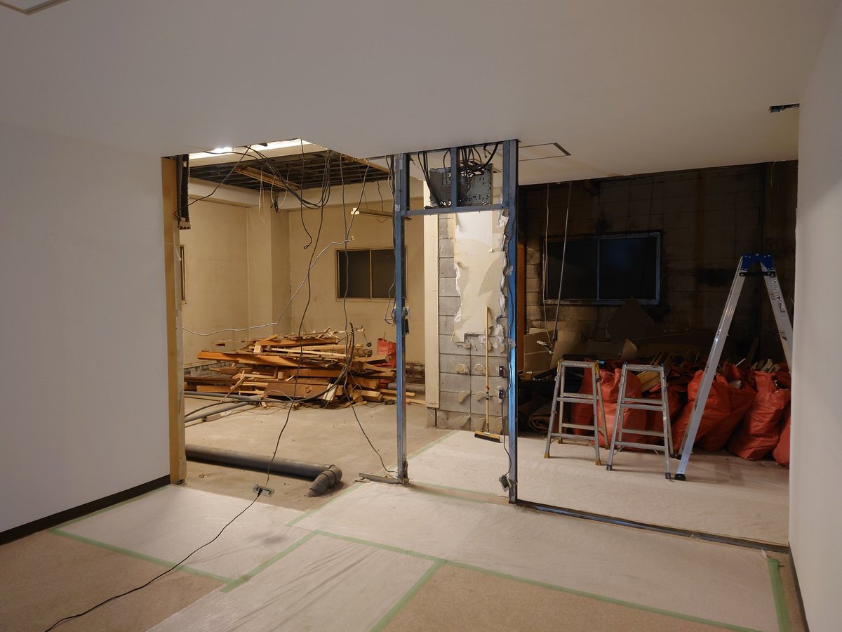 なんとなく、2年くらい通い続けている美容院

ずっと担当してくれてる子が、お店を任されることになりました

いつも通り、カットしてたら突然

内装お願いできますかって言われた

こんな縁もあるんです！

自分も通うことになるから、バッチリ仕上げたる💪