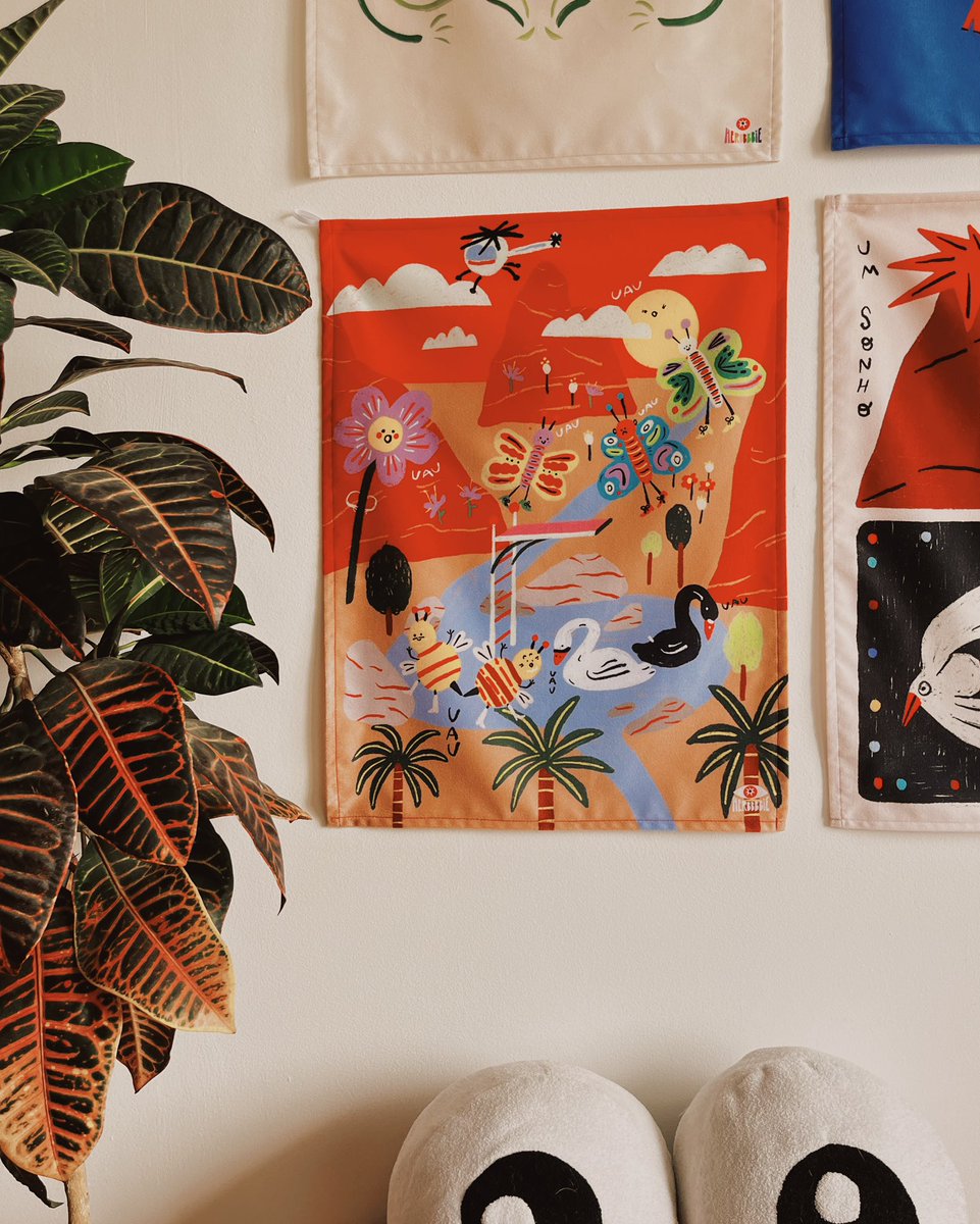 🚨🚨🚨 Acabei de subir na minha loja um montão de novos produtos. Novas cangas, formato novo de bandeira em veludo, vários bonés e um montão de estampas diferentes. As quantidades são super limitadas 👂👁️👄👁️👂

🏁 rebola.club