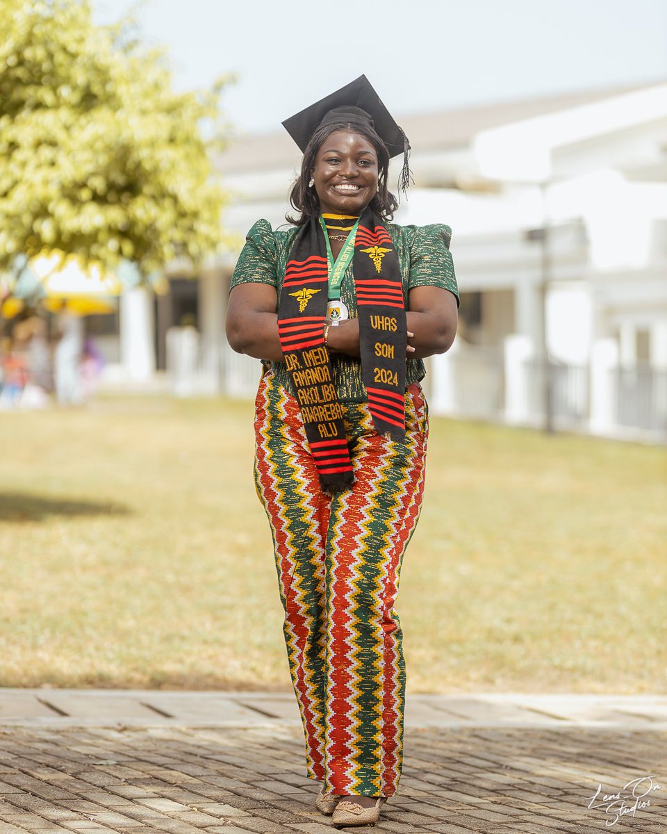 awareba_'s tweet image. This far by grace🙏🏿
From humble beginnings to the healing profession. The daughter of a charcoal seller is now a doctor. If this isn’t God, what is? 🩺✨ #Gratitude”