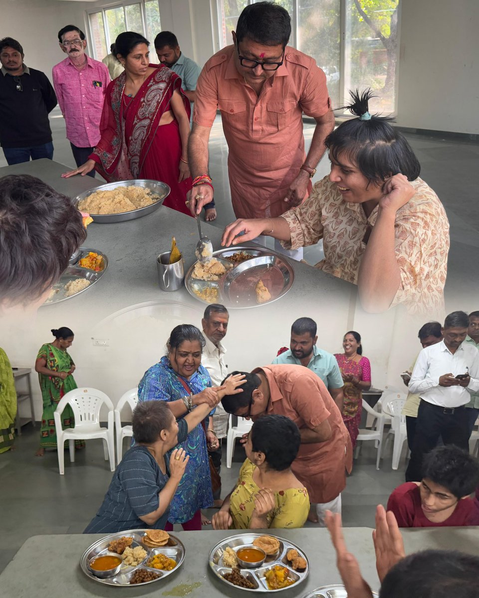 dharmendrabapu_'s tweet image. “માનવતા અને પ્રેમ સાથે ઉજવણી!

જન્મદિવસે ગોરજ મુનિસેવા આશ્રમ ખાતે માનસિક દિવ્યાંગજનો સાથે મળી તેમને ખાવાનું પીરસી અને આ દયાળુ અવસરે પ્રેમ અને કાળજી દર્શાવી.

#CompassionateBirthday #ServiceWithLove #HumanityFirst