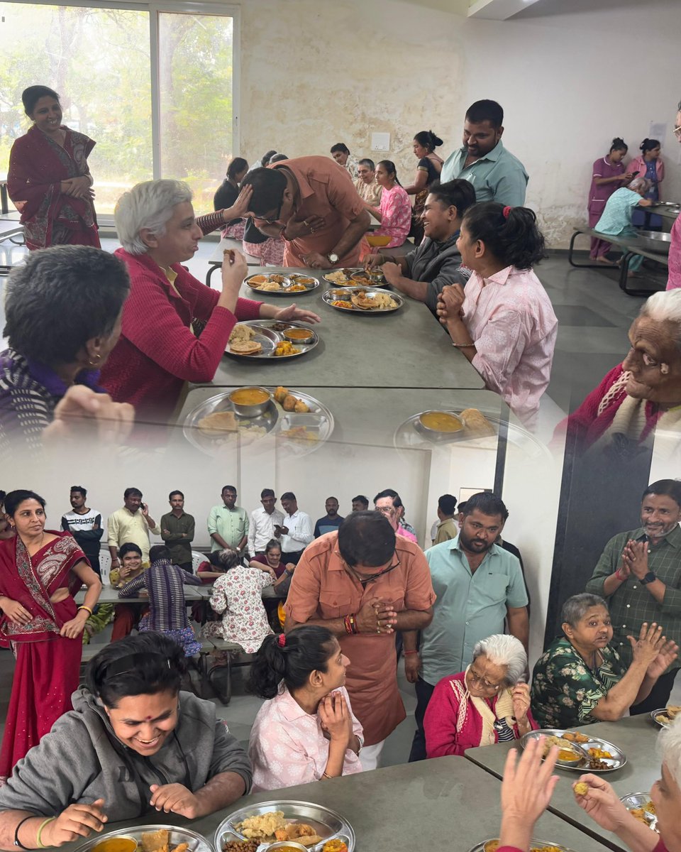 dharmendrabapu_'s tweet image. “માનવતા અને પ્રેમ સાથે ઉજવણી!

જન્મદિવસે ગોરજ મુનિસેવા આશ્રમ ખાતે માનસિક દિવ્યાંગજનો સાથે મળી તેમને ખાવાનું પીરસી અને આ દયાળુ અવસરે પ્રેમ અને કાળજી દર્શાવી.

#CompassionateBirthday #ServiceWithLove #HumanityFirst