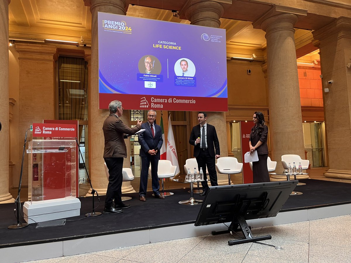“Vogliamo sviluppare tecnologie per personalizzare le terapie”

<a href="/faminoli/">Fabio Minoli</a>, Head of Communications, Public Affairs &amp; Sustainability <a href="/BayerItalia/">Bayer Italia</a> premia:  @LazzarodiBiasem, Neurologist Parkinson's disease and movement disorders clinic - Campus Bio-Medico University of Rome - Brain