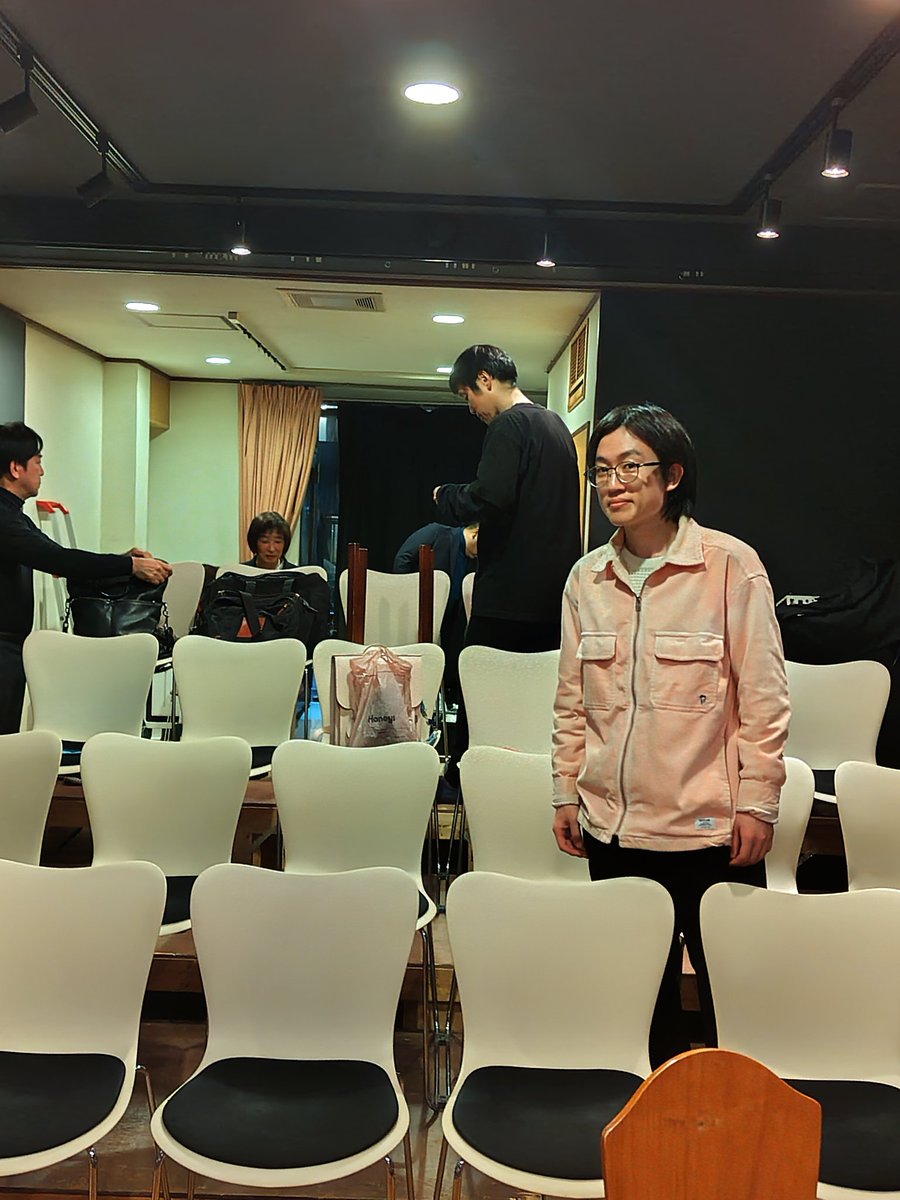 劇団じゃけん　大人の会
「ただいま、おかえり、いっといで」
本日、小屋入りです。
RAFTへ入ると、素敵なBARの光景が広がっています😍🍹（来てからのお楽しみ✨️）
どの会も、お席僅かですがまだご用意できますので、ぜひ引用元のURLからご予約お願いします🥰
#演劇　#俳優