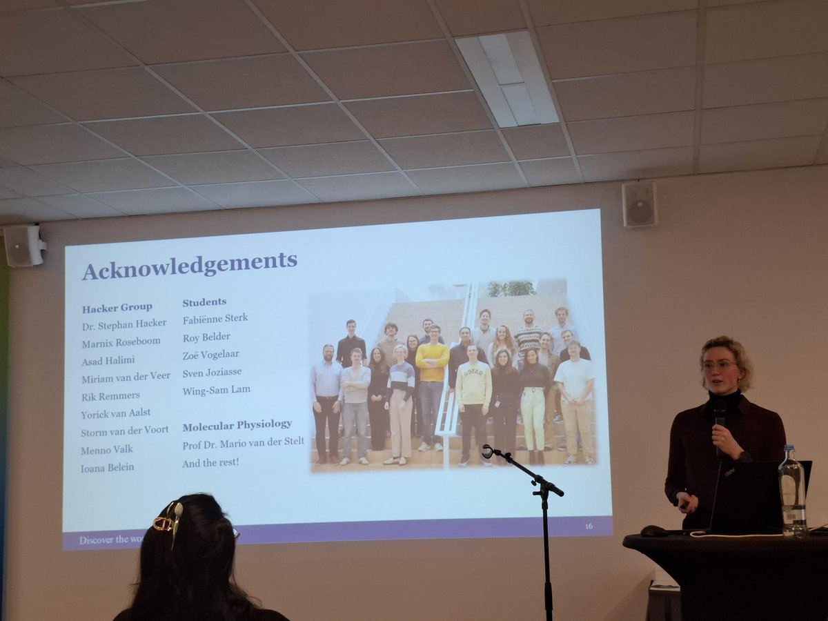 Excited to see Julia Pols presenting their research in our group at #NWOCHAINS2024. They did a great job in giving a clear presentation on their PhD project on identifying new ligandable cysteines as antibacterial targets against MRSA. #proudPI #ChemBio #Antibiotics