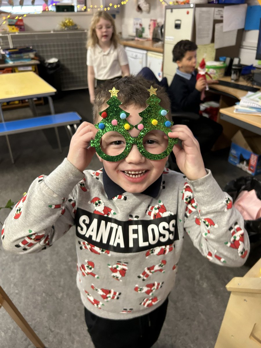 Someone is feeling Christmassy today! 🎄🎄🎄