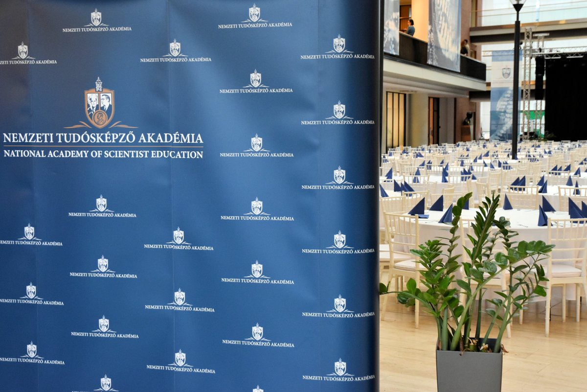 LibrarySzeged's tweet photo. This Thursday at 16:30, the SZTE Alma Mater Santa Claus visits the Atrium—expect some holiday cheer (and noise)! 🎅🎁 
On Saturday, theXXIII Meeting of Nobel Laureates and talented students will take place. Our library will close early at 18:00. 📚🎓 https://t.co/Qhgrpd4W9X