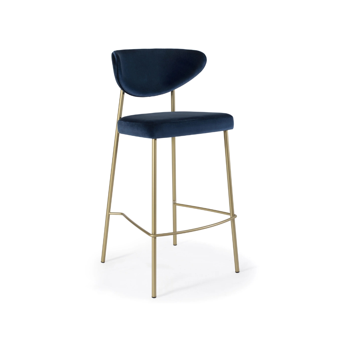 PrinceSeating's tweet image. Bold, beautiful, and built to impress✨

The Moon Barstool is designed to bring a sophisticated vibe to any setting 🪑

Shop this and more at princeseating.com 🛒

#barstools #barstooldesign #furnituredesign #furnitureonline #barfurniture #commercialfurniture #princeseating