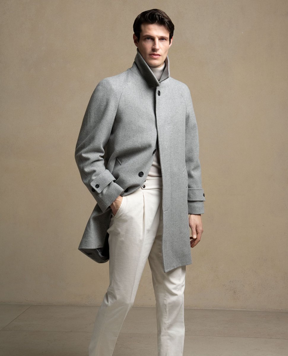 ParmaPini's tweet image. When the temperature drops, let the Grey Herringbone Raglan Coat be your go-to for warmth and sophistication. Designed for winter’s chill, crafted in Italy for timeless style. ❄️✨

piniparma.com/products/pecor…

#piniparma #herringbone #gentlemanstyle #mensstyle #lookbook