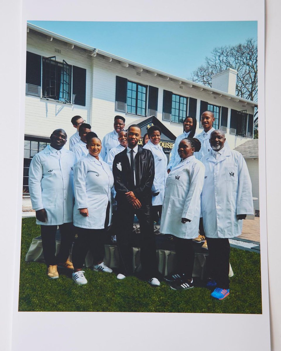c_invincible's tweet photo. The THEBE MAGUGU TEAM

Photographed and hand-printed by @lukehouba https://t.co/OIdZNUuD70