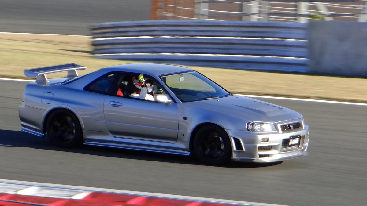 yasu840627's tweet image. 第二世代GT-R乗りなら皆んな大好きZ-tune
1周目は本気走り、2周目はウイニングランの様でカッコ良かったです‼︎

#Ztune #GTR 
#NISSAN #NISMO 
#NISMOfestival #NISMO40th