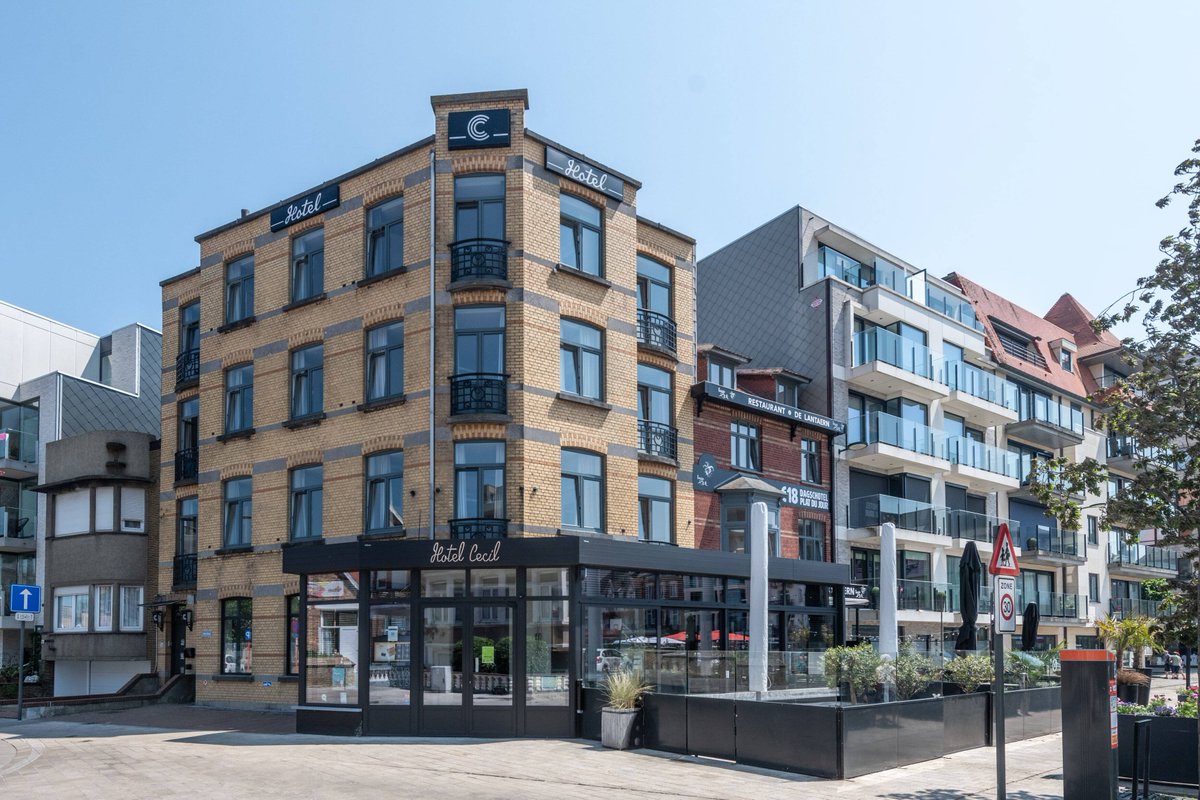 WillemsVerandas's tweet image. 🏨 Authentiek ontmoet modern! Met een lichtrijke veranda transformeerde Willems Veranda’s Hotel Cecil in De Panne. Historische charme én hedendaags comfort in één. #WillemsVerandas #HotelCecil #HorecaDesign

Ontdek het verhaal in onze nieuwste blog: hubs.la/Q02ZGdNZ0