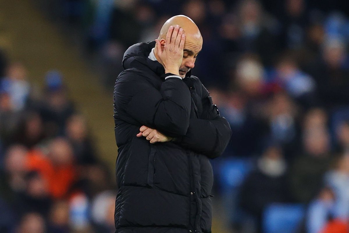 idextratime's tweet image. 🚨 BREAKING: Pep Guardiola dikabarkan tidak dapat dihubungi dan tidak menjawab telfonnya akibat buru performa Manchester City akhir-akhir ini. 😳

Pep juga dikabarkan belum meninggalkan kantornya karena sedang mencari cara untuk merubah keadaan tim. 😨

📰: @TheAthleticFC via…