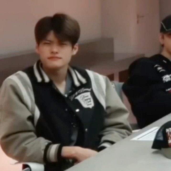 2ohee_'s tweet photo. 헤어지자고?😤                                안댑. 절대 안대.😐 https://t.co/XBRarj1RyM