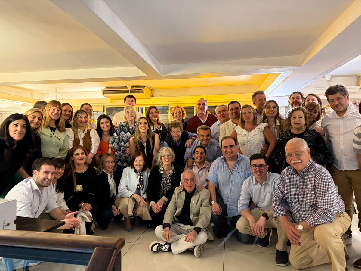 Linda reunión ayer, para despedir el año con amigos y colegas de <a href="/juntos_uy/">JuntosUY</a>