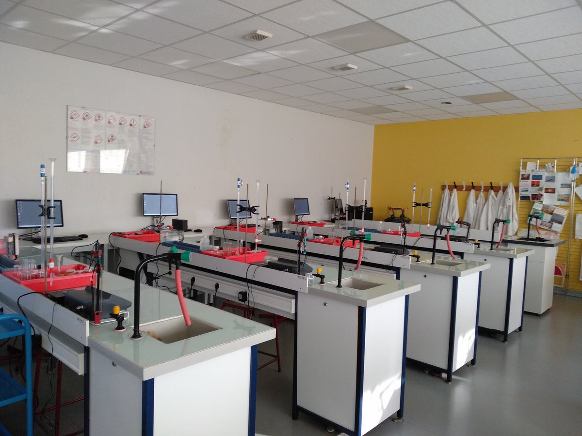 Le <a href="/Lycee_VH_86/">Lycée Victor Hugo - Poitiers</a> accueillait  aujourd'hui avec grand plaisir 20 élèves de terminale des lycées <a href="/CGuerinPoitiers/">Lycée Camille GUERIN</a>   Aliénor d'Aquitaine et Victor Hugo pour une séance de 3h de TP sur la thématique chimie et sport dans le cadres des #Olympiadesdechimie.
<a href="/FranceChimie/">France Chimie</a> <a href="/FrdricCouturie1/">Frédéric Couturier</a>