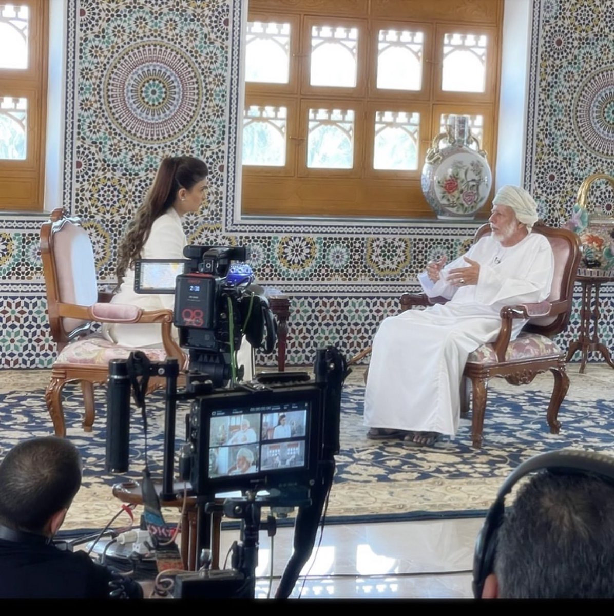 OlaAlfares's tweet photo. قريبا .. مهندس السياسة الخارجية العمانية”، و”خنجرها كما يلقب " 
يوسف بن علوي  في الجانب الآخر https://t.co/zBXc8FOFQm