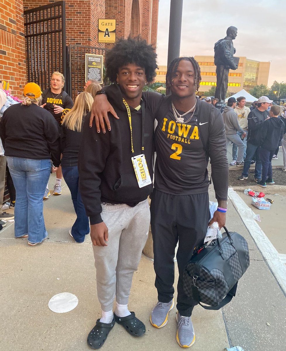 QueenZionCNM's tweet photo. Congratulations Kaleb @Kj_Superman2 on declaring for the 2025 NFL Draft 💛🖤💛🖤 #hamiltonPride https://t.co/GEviVH1vHq